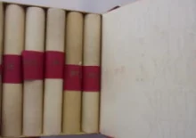 עטיפת הספר שיר השירים רות איכה קהלת אסתר-חמש מגילות מגולגלות בתוך תיבה